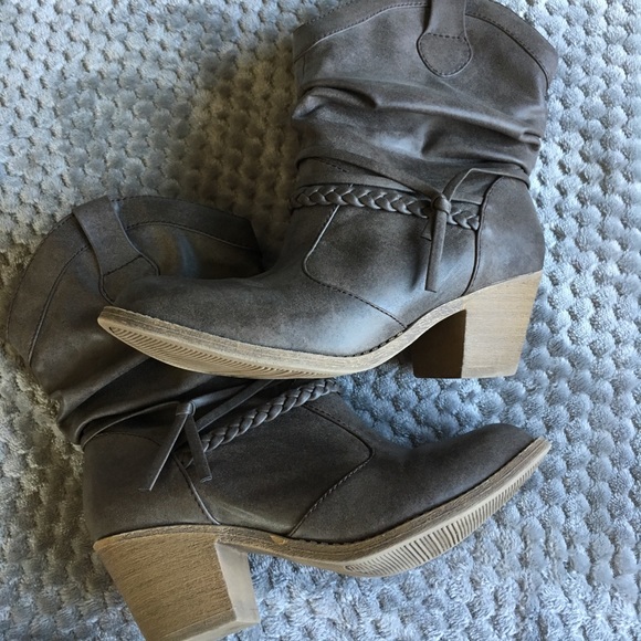 Mudd Shoes - Cute ankle booties Mudd Shoes - Cute ankle booties